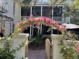 Hibiscus Coffee & Guesthouse