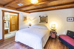 Hibiscus Coffee & Guesthouse