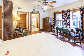 Hibiscus Coffee & Guesthouse