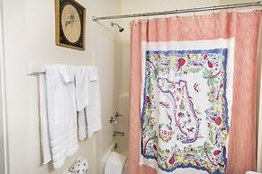 Hibiscus Coffee & Guesthouse