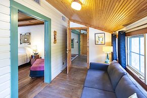 Hibiscus Coffee & Guesthouse