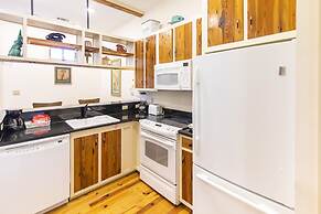 Hibiscus Coffee & Guesthouse