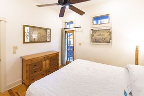 Hibiscus Coffee & Guesthouse