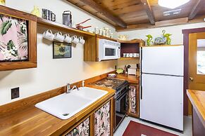 Hibiscus Coffee & Guesthouse