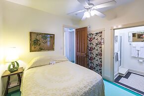 Hibiscus Coffee & Guesthouse