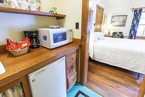 Hibiscus Coffee & Guesthouse