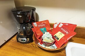 Hibiscus Coffee & Guesthouse