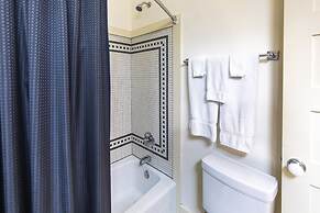 Hibiscus Coffee & Guesthouse