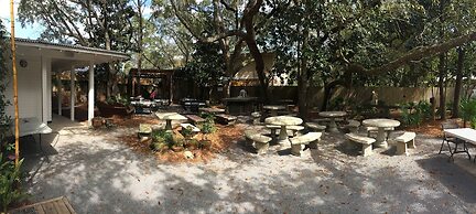 Hibiscus Coffee & Guesthouse