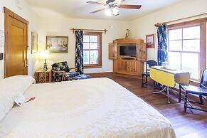 Hibiscus Coffee & Guesthouse