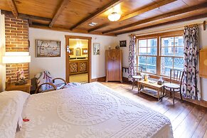 Hibiscus Coffee & Guesthouse