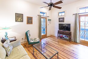 Hibiscus Coffee & Guesthouse