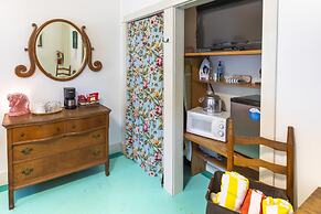 Hibiscus Coffee & Guesthouse