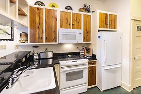 Hibiscus Coffee & Guesthouse