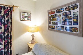 Hibiscus Coffee & Guesthouse