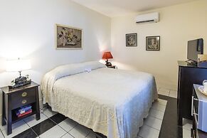 Hibiscus Coffee & Guesthouse