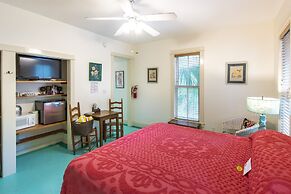 Hibiscus Coffee & Guesthouse