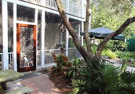 Hibiscus Coffee & Guesthouse