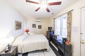 Hibiscus Coffee & Guesthouse