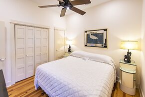 Hibiscus Coffee & Guesthouse