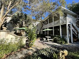 Hibiscus Coffee & Guesthouse