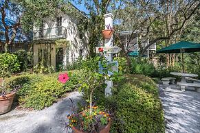 Hibiscus Coffee & Guesthouse