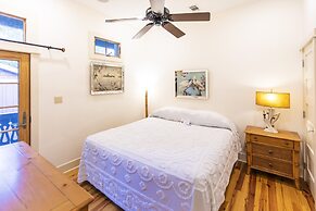 Hibiscus Coffee & Guesthouse