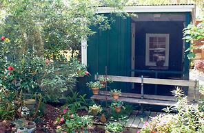 Hibiscus Coffee & Guesthouse