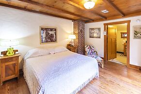 Hibiscus Coffee & Guesthouse