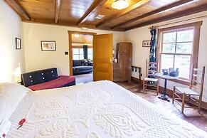 Hibiscus Coffee & Guesthouse