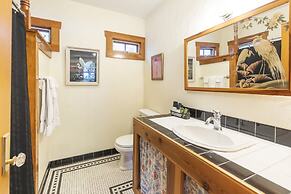 Hibiscus Coffee & Guesthouse