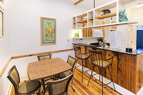 Hibiscus Coffee & Guesthouse