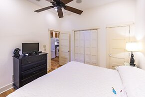 Hibiscus Coffee & Guesthouse