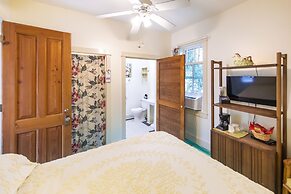 Hibiscus Coffee & Guesthouse