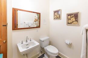 Hibiscus Coffee & Guesthouse