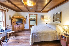 Hibiscus Coffee & Guesthouse