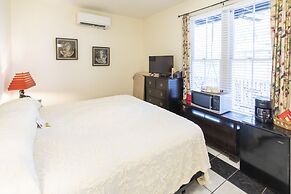 Hibiscus Coffee & Guesthouse