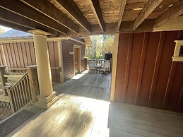 Hibiscus Coffee & Guesthouse