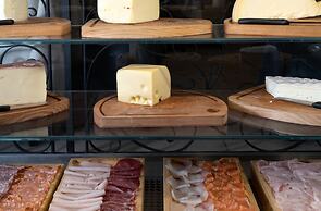 Therasia Resort Sea & Spa - The Leading Hotels of the World