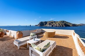 Therasia Resort Sea & Spa - The Leading Hotels of the World