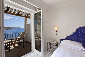 Therasia Resort Sea & Spa - The Leading Hotels of the World