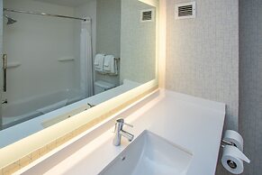 Holiday Inn Express Hotel & Suites Roseville-Galleria Area by IHG