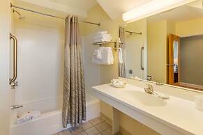 The Carriage House Inn Newport