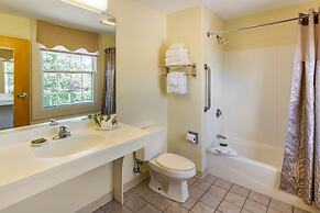 The Carriage House Inn Newport