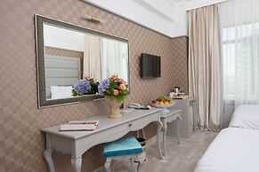 Phoenicia Grand Hotel