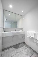 Oaks Brisbane on Felix Suites