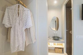 Scorpios Beach Santorini