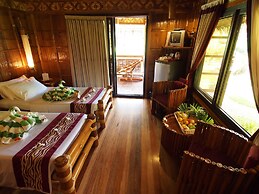 Pura Vida Beach & Dive Resort