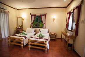 Pura Vida Beach & Dive Resort