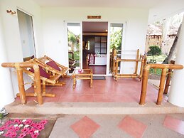 Pura Vida Beach & Dive Resort